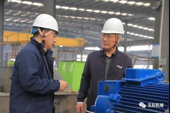 河南工業(yè)大學(xué)機(jī)電工程學(xué)院院長、碩士研究生導(dǎo)師惠延波教授等一行蒞臨東起集團(tuán)參觀考察